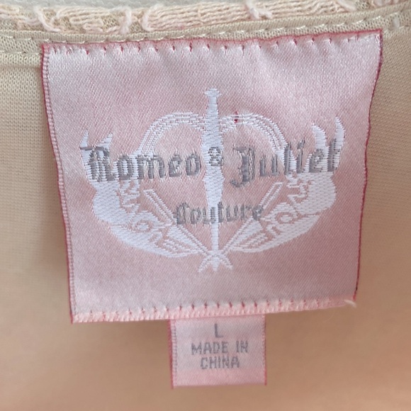 Romeo & Juliet Couture Dusty pink lace short sleeve crop top, Size L - Picture 5 of 9